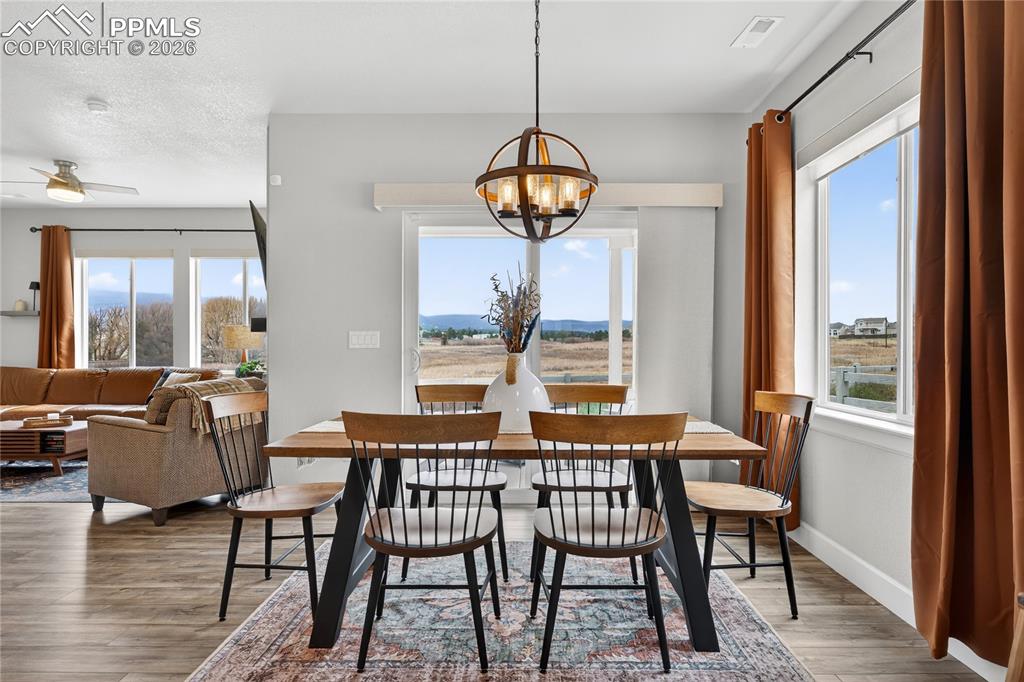 Image 7 of 40: Dining Area