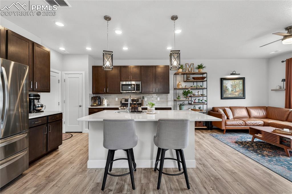 Image 9 of 40: Kitchen