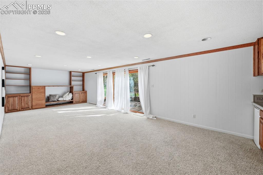 Image 22 of 50: Family Room