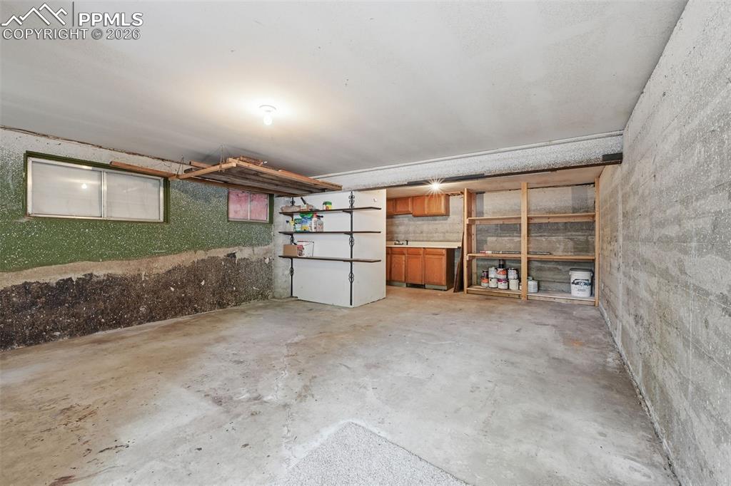 Image 30 of 50: Storage