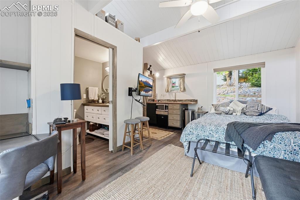 Image 31 of 50: Casita/Cottage