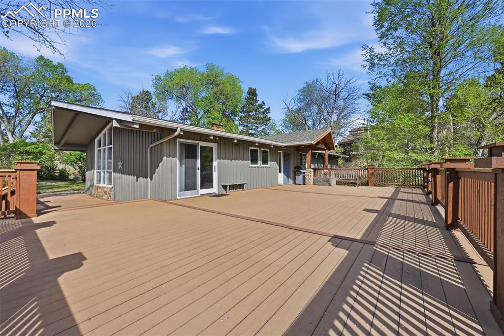 Image 37 of 50: Deck