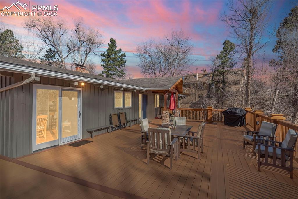 Image 41 of 50: Deck