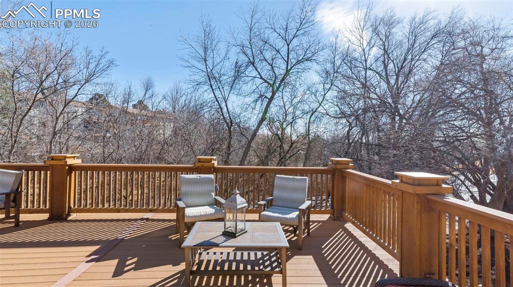 Image 43 of 50: Deck