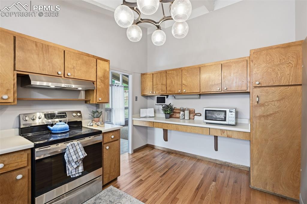 Image 8 of 50: Kitchen