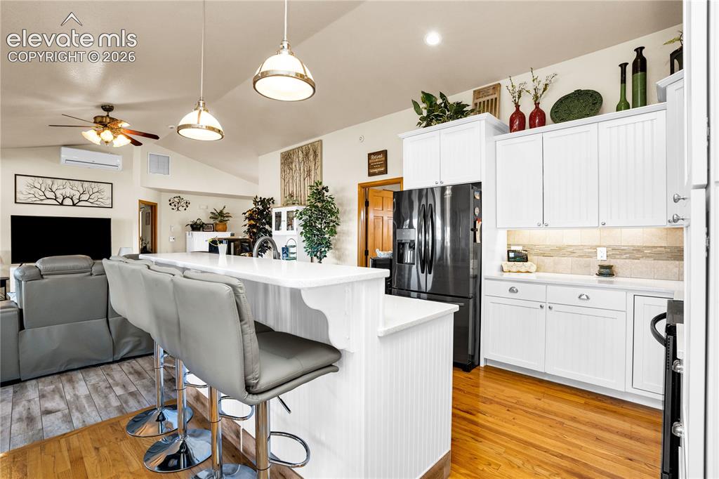 Image 15 of 50: Kitchen