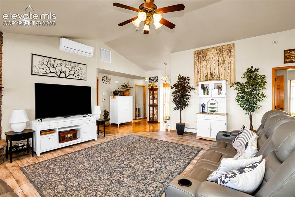 Image 8 of 50: Living Room