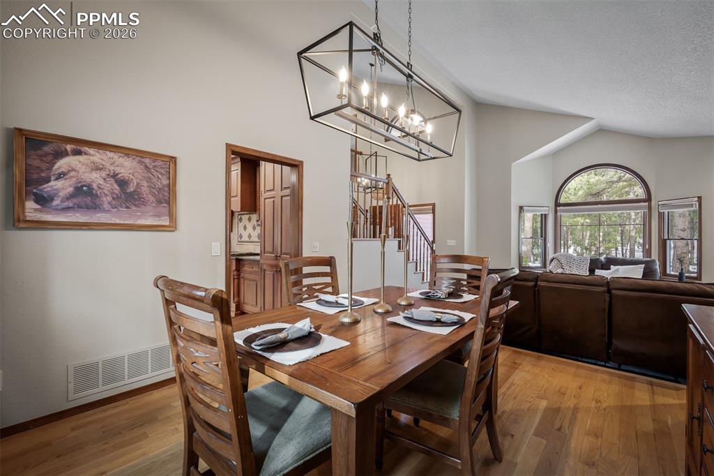 Image 15 of 49: Dining Area