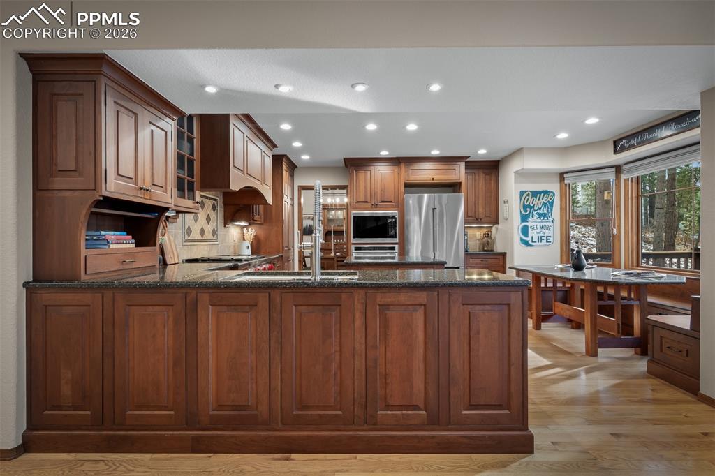 Image 19 of 49: Kitchen