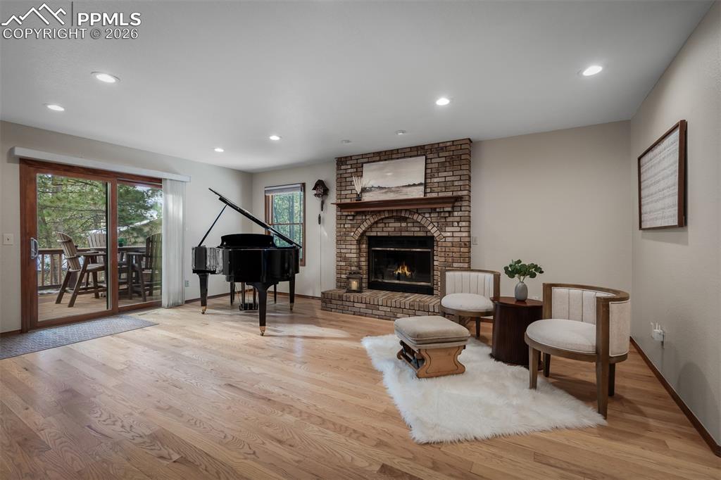 Image 27 of 49: Living Room