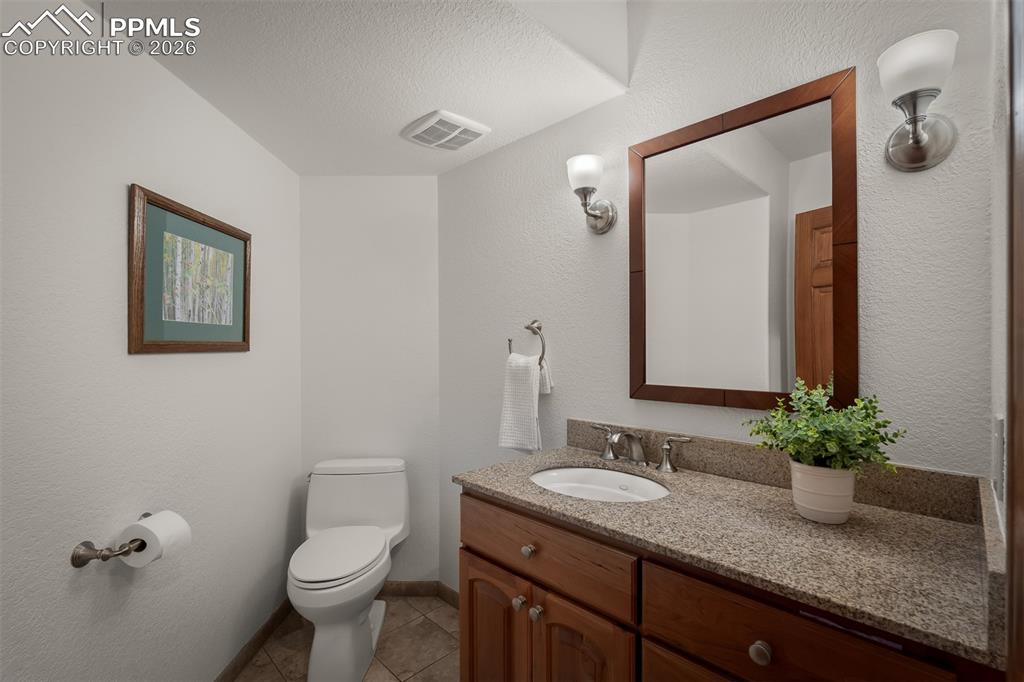 Image 40 of 49: Bathroom