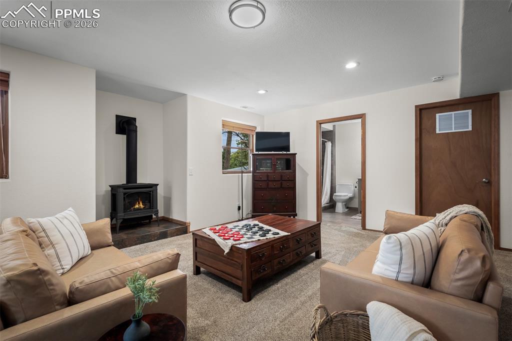 Image 42 of 49: Living Room