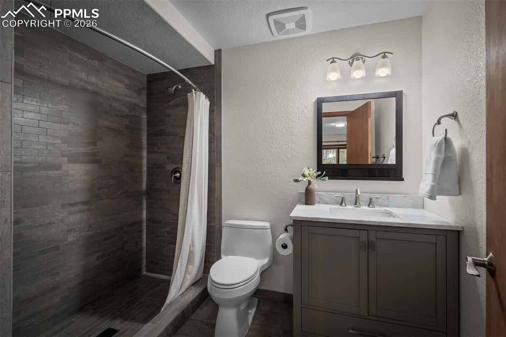 Image 46 of 49: Bathroom