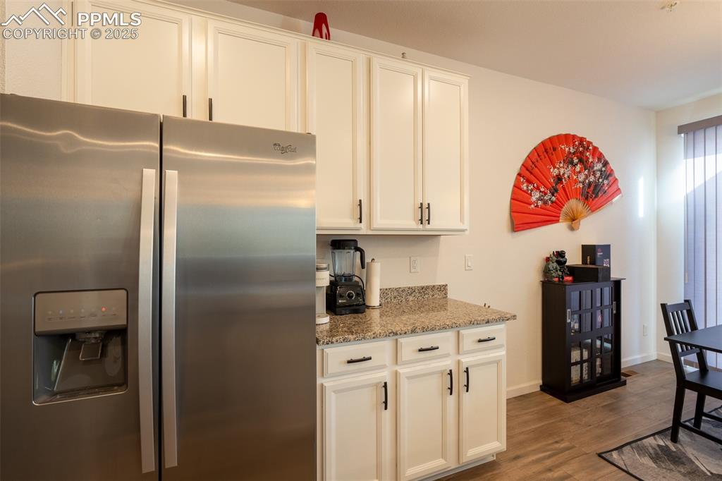 Image 11 of 40: Kitchen - main floor