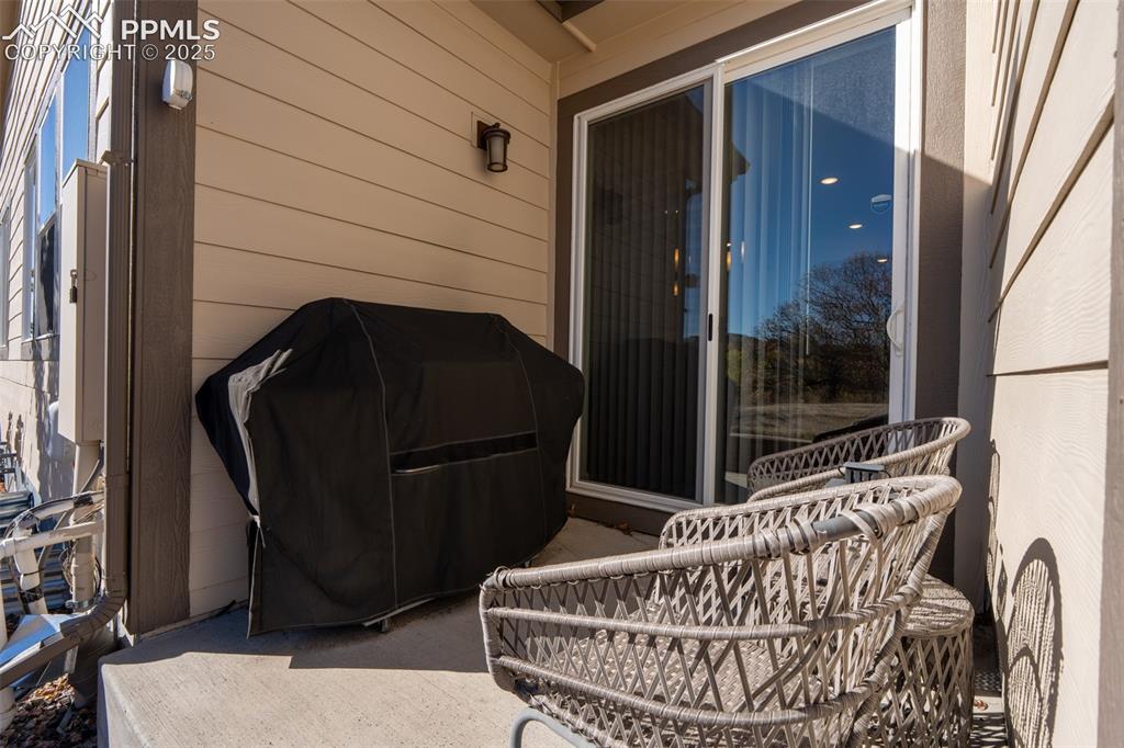 Image 33 of 40: Slider off dining area/back patio