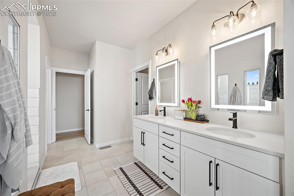 Image 23 of 45: Master Bathroom