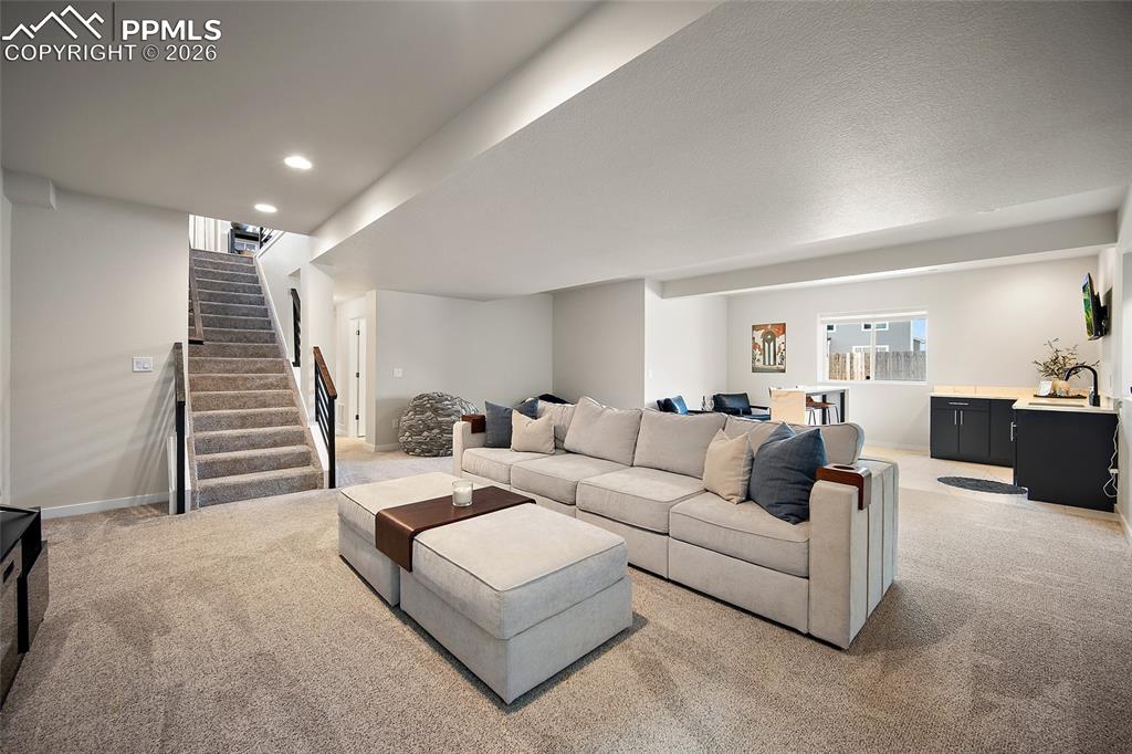 Image 29 of 45: Family Room