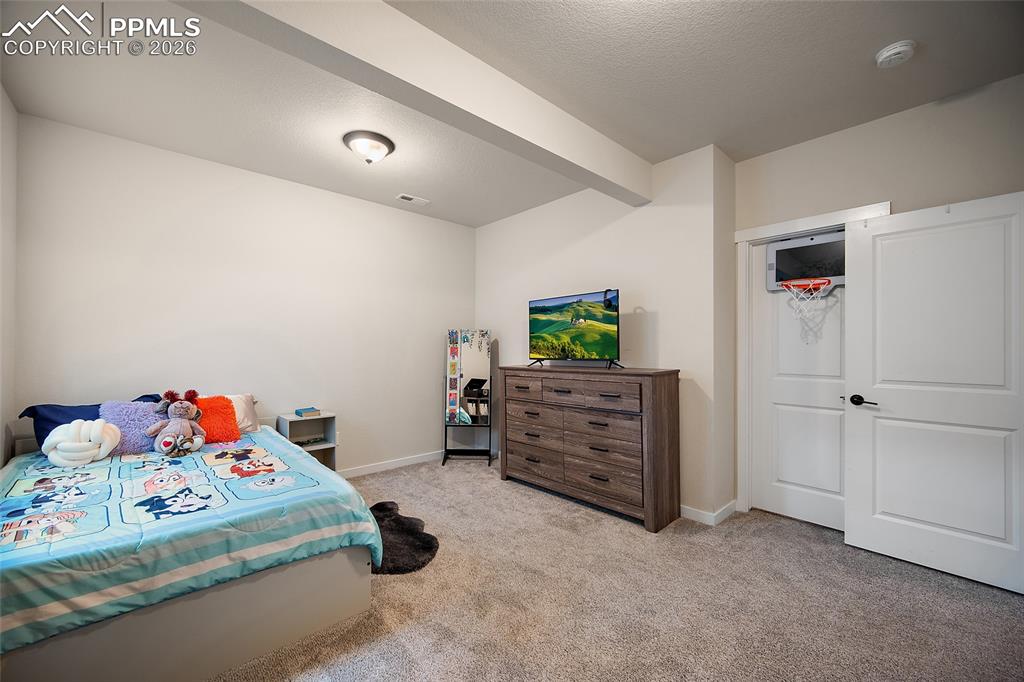 Image 34 of 45: Bedroom