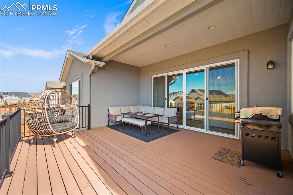 Image 40 of 45: Deck