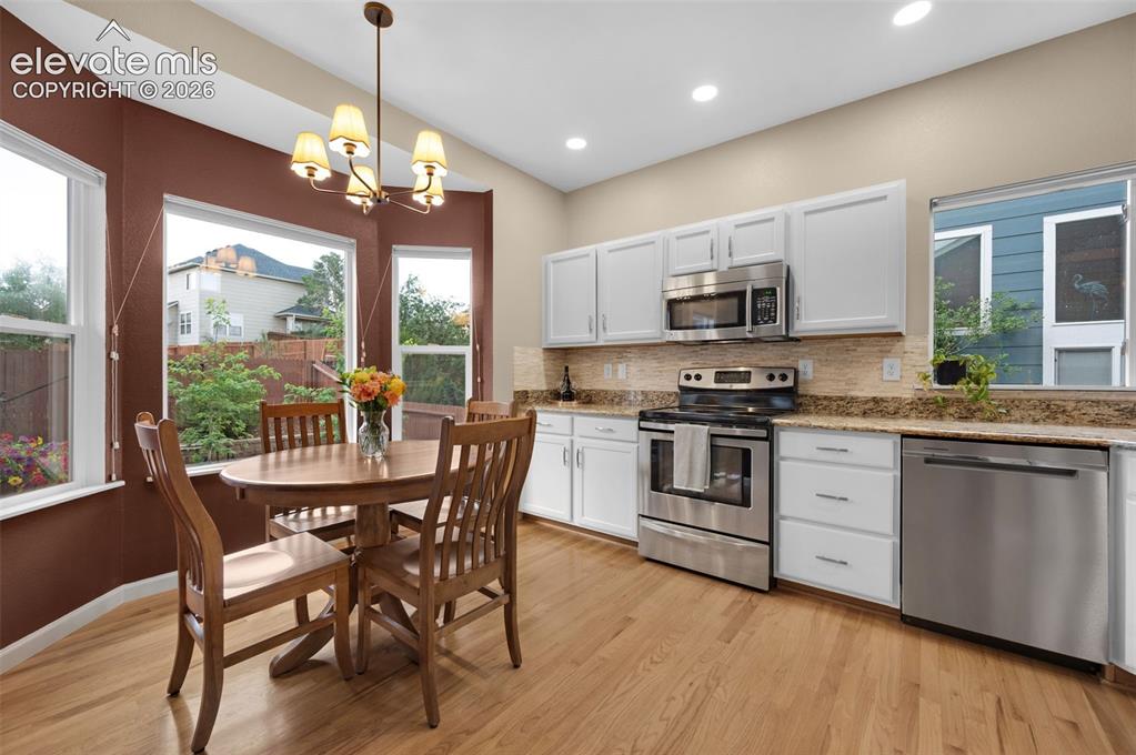 Image 16 of 50: Kitchen