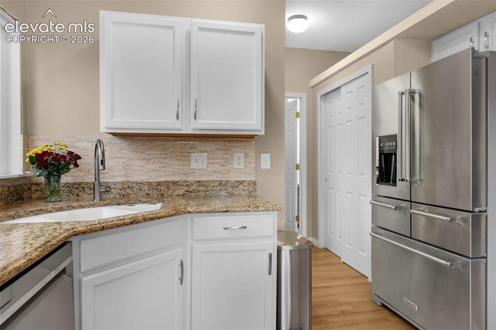 Image 19 of 50: Kitchen