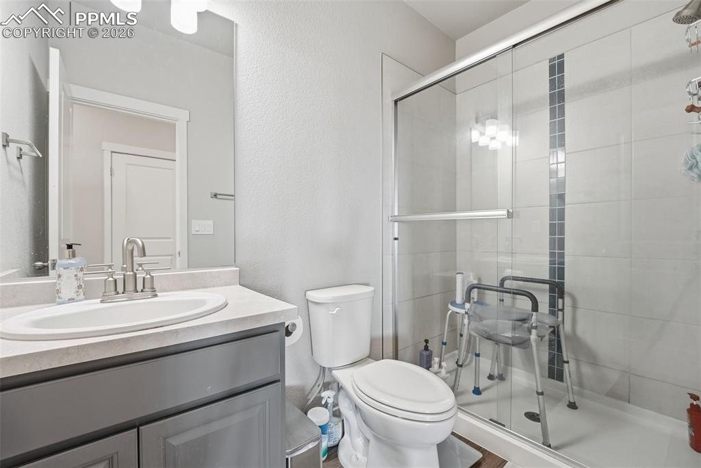 Image 10 of 50: Bathroom