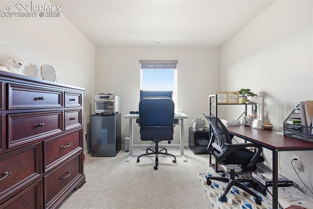 Image 22 of 50: Office