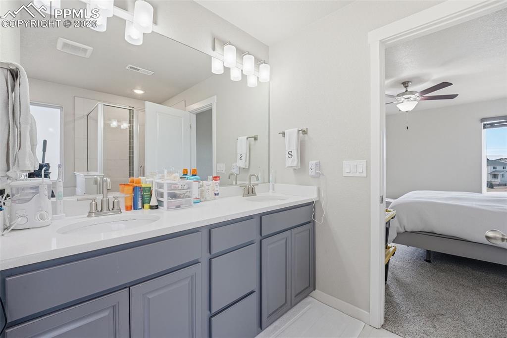 Image 26 of 50: Bathroom