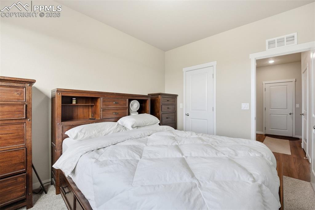 Image 29 of 50: Bedroom