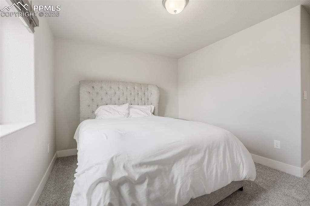 Image 37 of 50: Bedroom