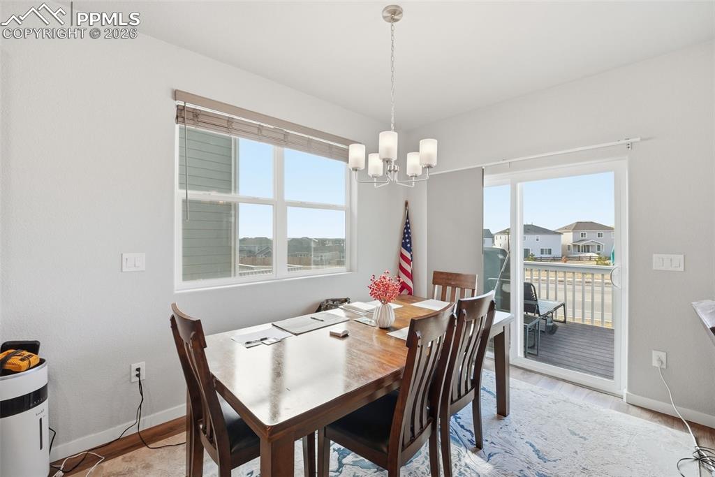 Image 8 of 50: Dining Area