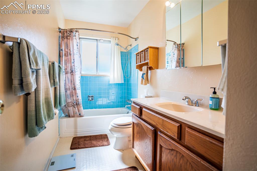 Image 10 of 26: Bathroom