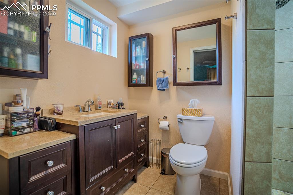 Image 19 of 26: Bathroom