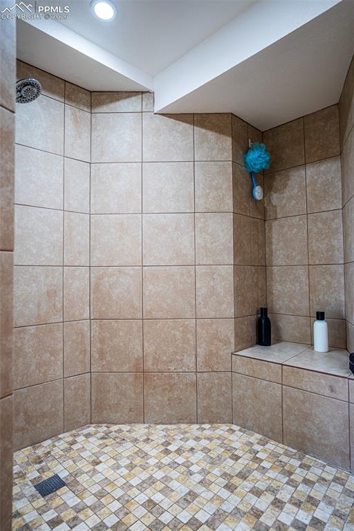 Image 20 of 26: Bathroom