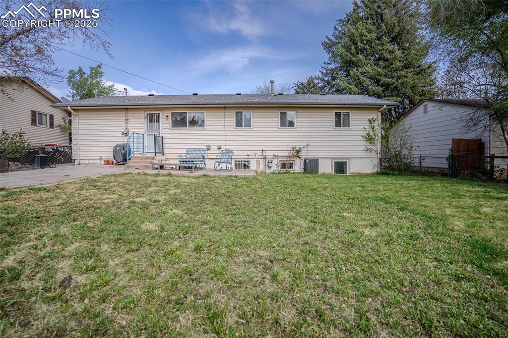 Image 25 of 26: Back of Structure