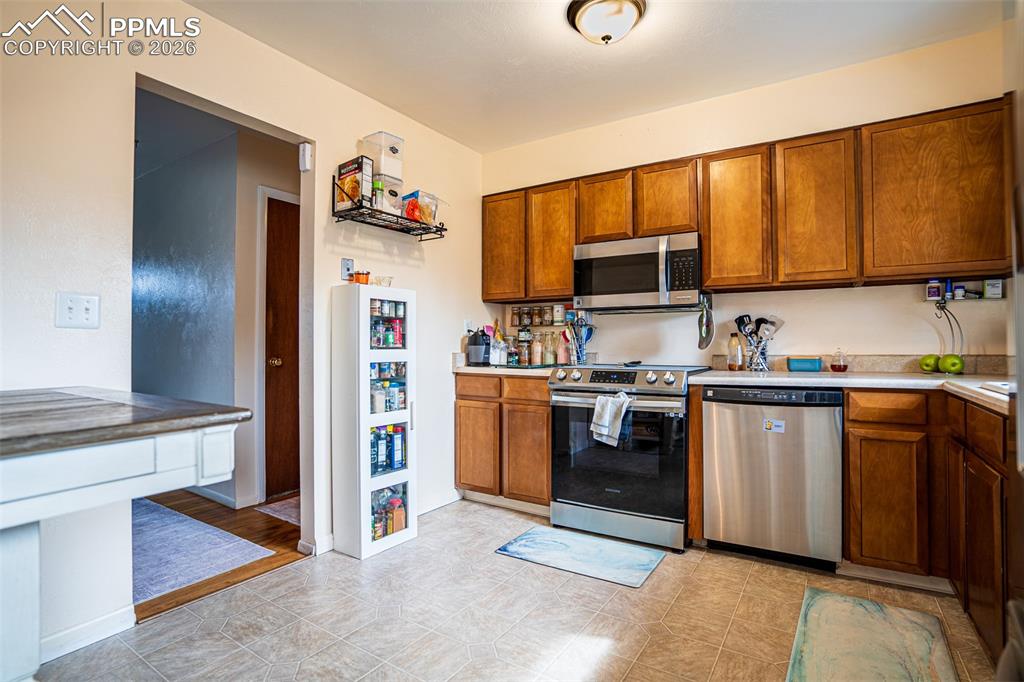 Image 6 of 26: Kitchen