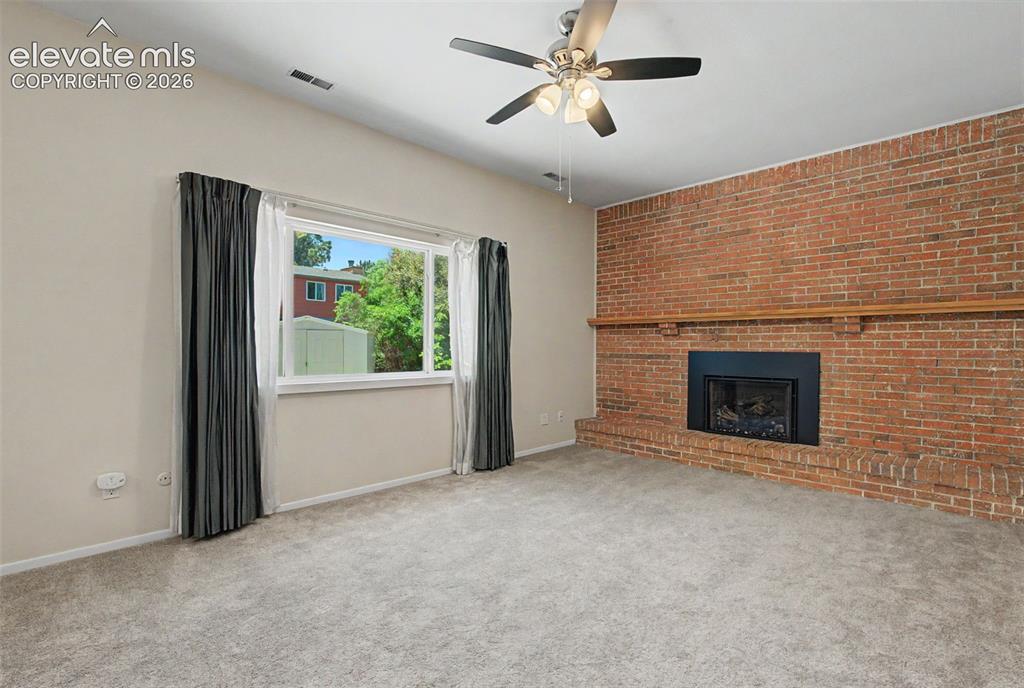 Image 19 of 49: Family Room