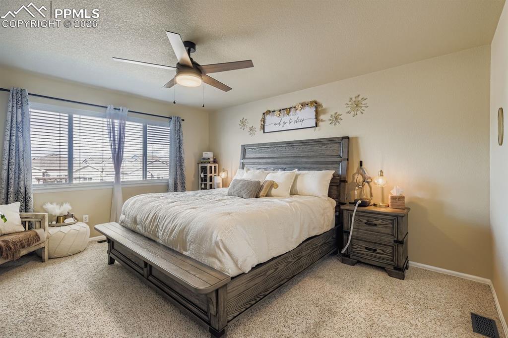 Image 10 of 30: Bedroom