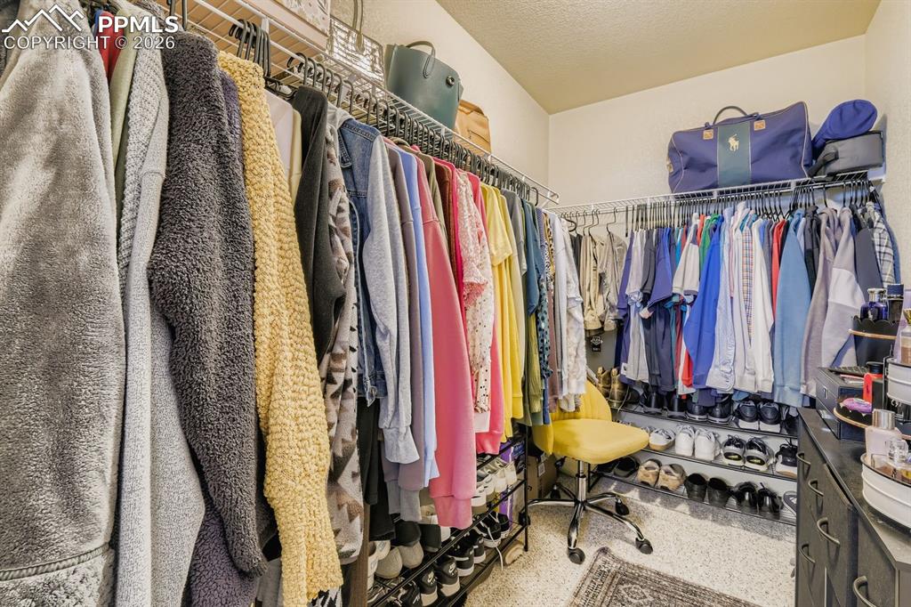 Image 14 of 30: Closet