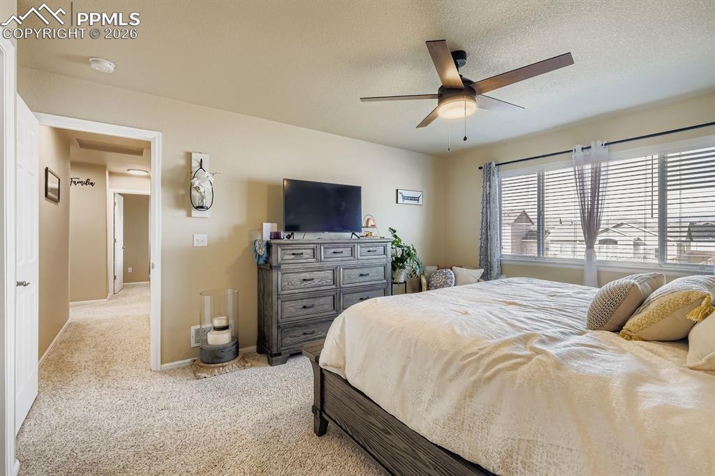 Image 22 of 30: Bedroom