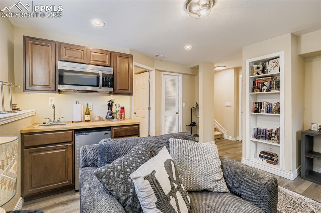 Image 26 of 30: Kitchen