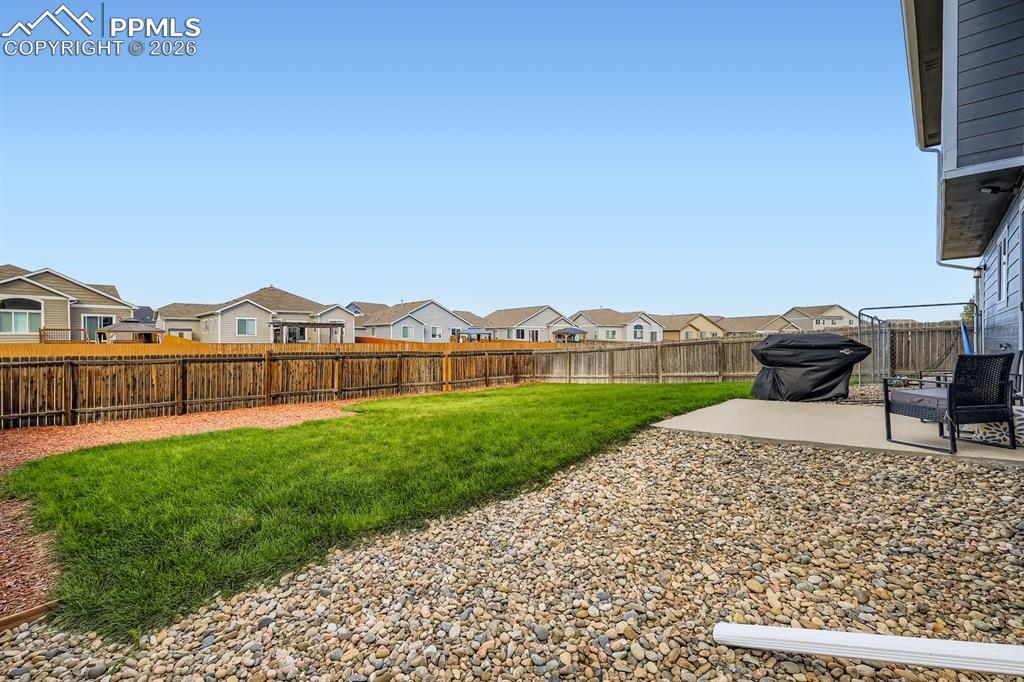 Image 28 of 30: Yard