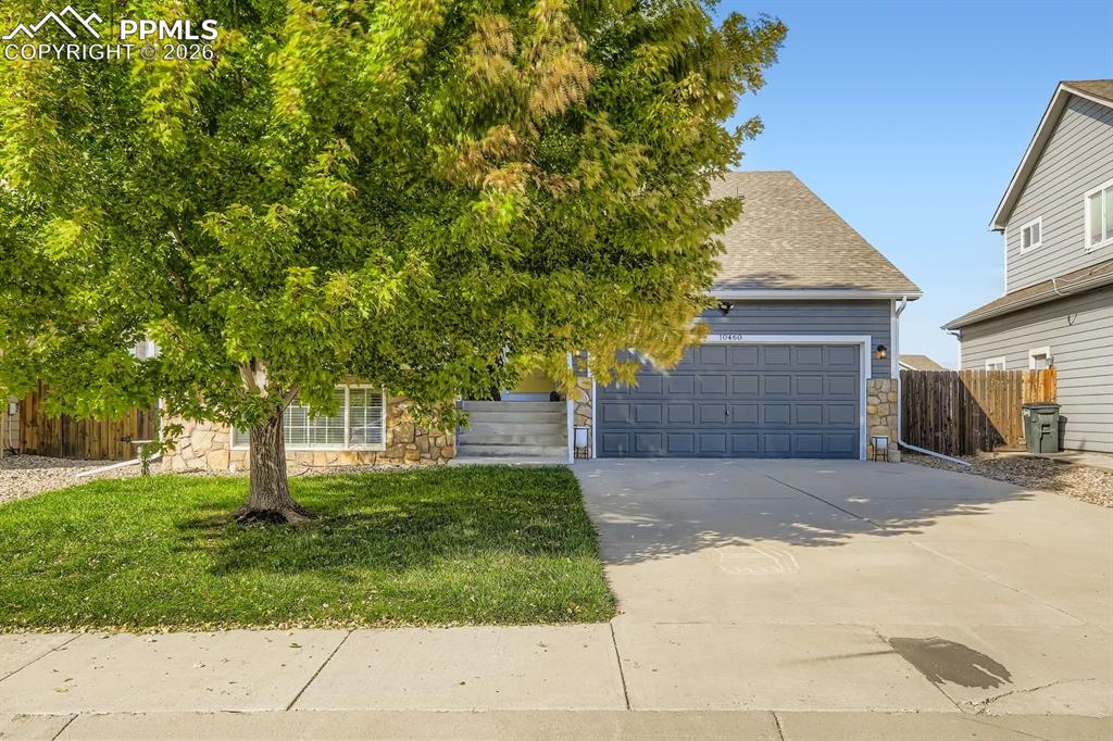 Image 3 of 30: Front of Structure