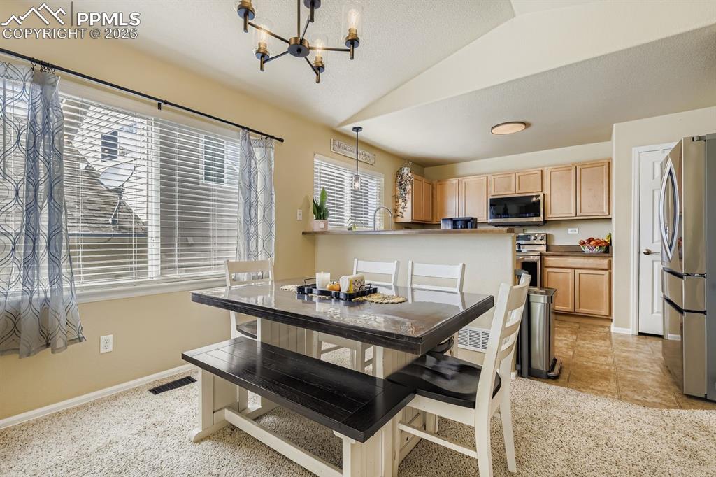 Image 7 of 30: Dining Area