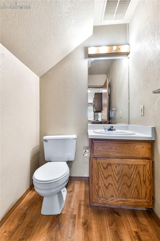 Image 10 of 22: Half Bath - Main Level