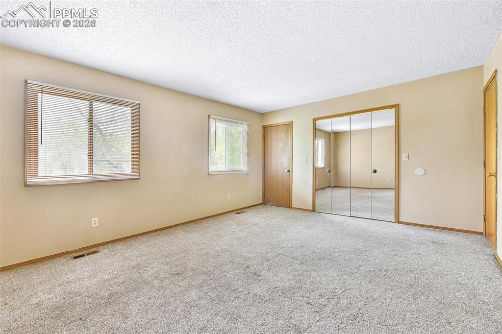 Image 13 of 22: Bedroom #1 - (17 FT X 13 FT)