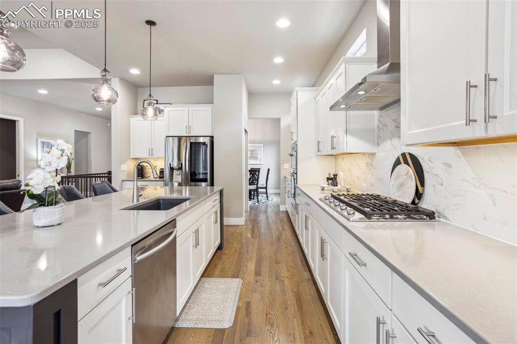 Image 11 of 48: 5-burner gas range, oven and convection/microwave offer dual oven options