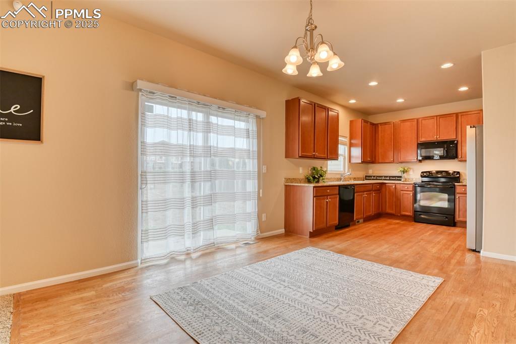 Image 14 of 31: Kitchen