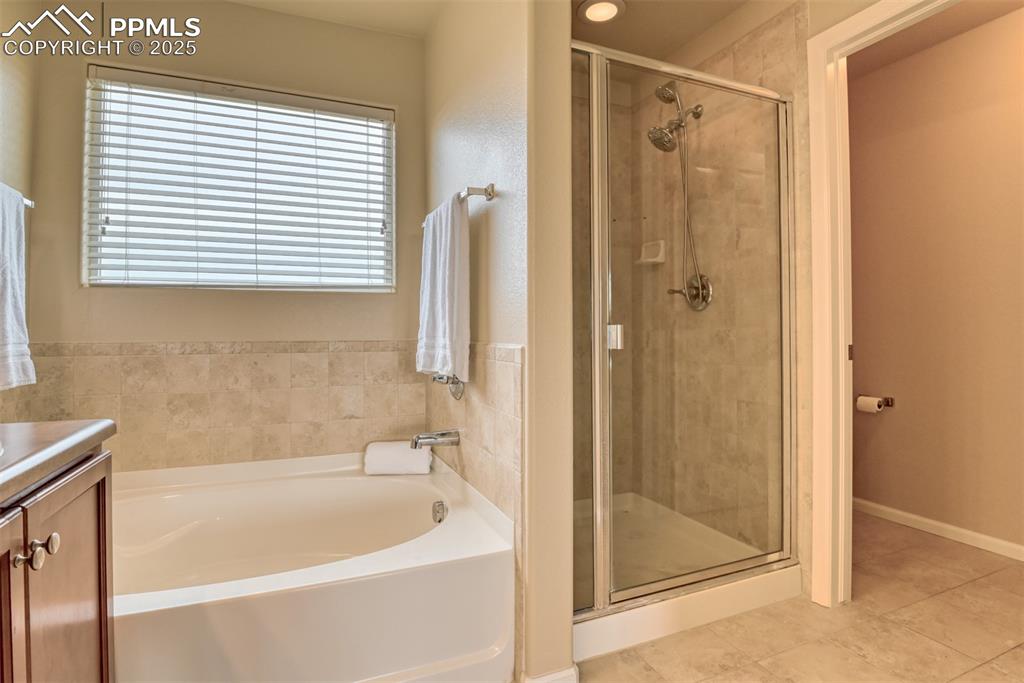 Image 27 of 31: Bathroom