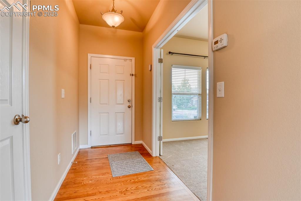 Image 7 of 31: Entry